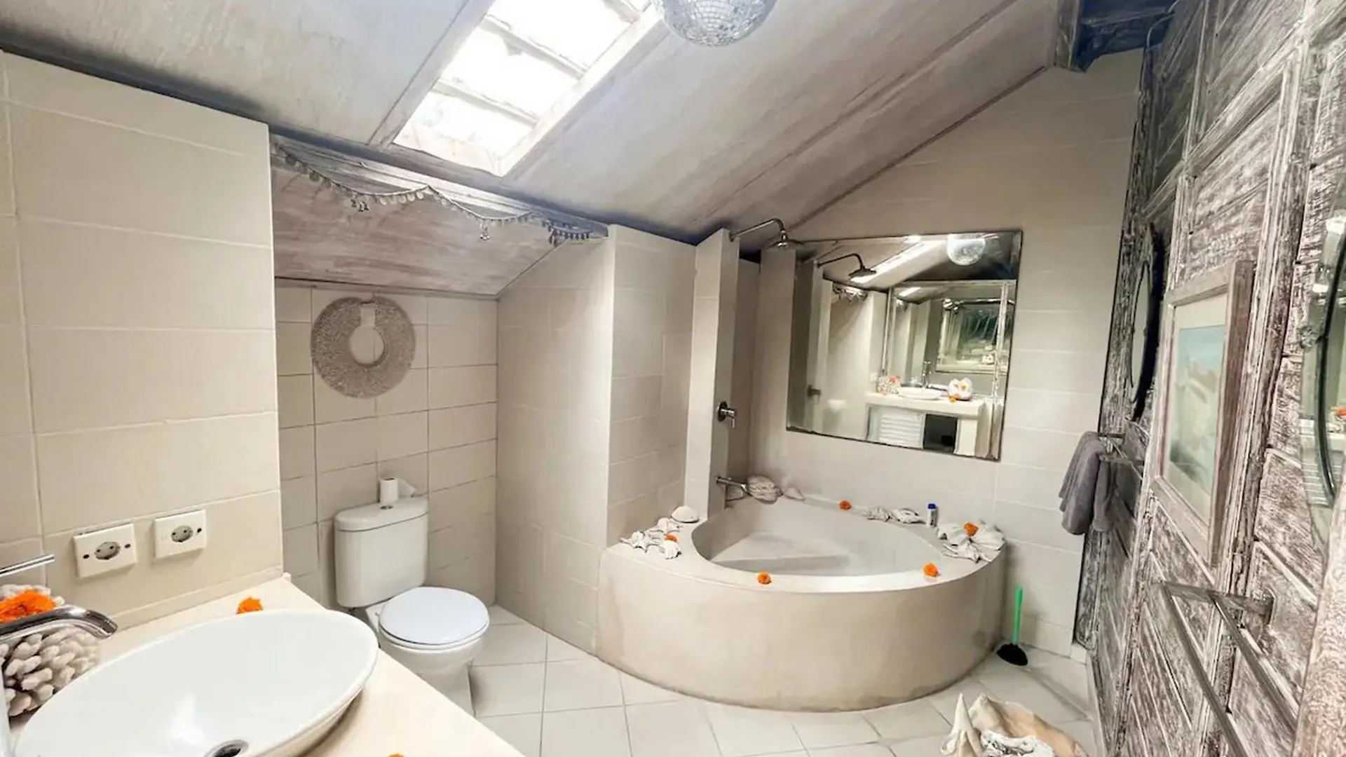 فيلة Wonder Villa, Close To The Main Strip Of Seminyak